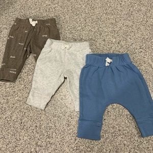 Carter’s set of 3 bottoms
